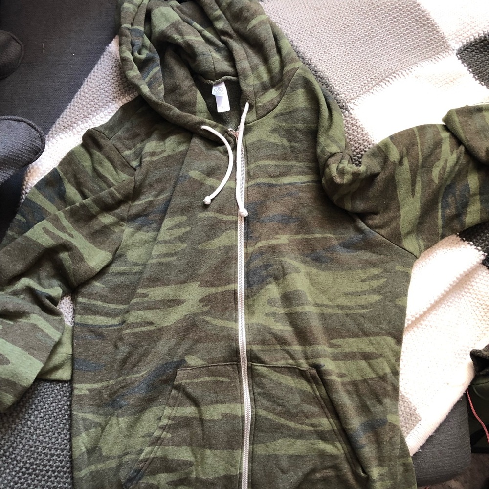 Men’s camo sweatshirt